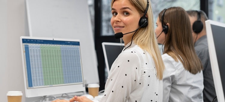 How Can 24/7 Call Centers Improve Service Quality in Healthcare and Finance?